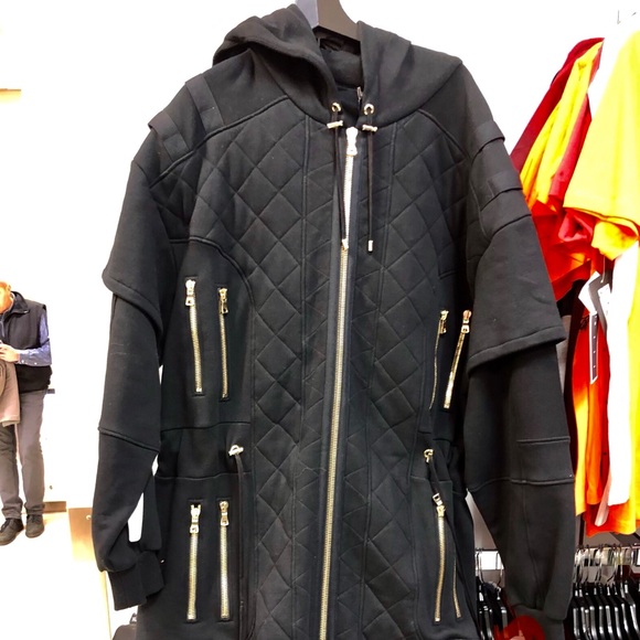 Balmain - Picture 1 of 8